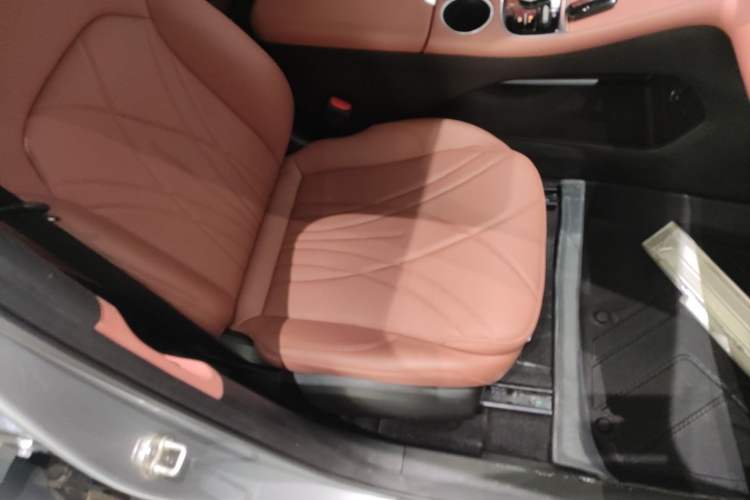 Used Geely Galaxy L6 2025 EM-i 60km Launch Edition Right Front Seat