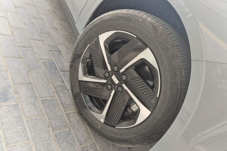 Used Geely Galaxy L6 2025 EM-i 140km Starship Edition Right Front Wheel Hub
