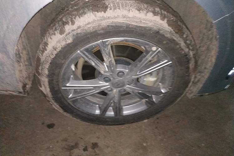 Used Geely Galaxy L6 2025 EM-i 140km Long-Range Version Right Front Wheel Hub