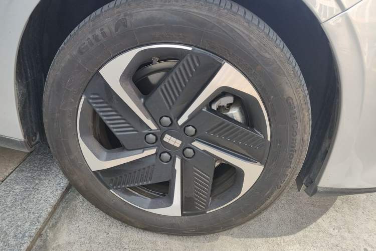 Used Geely Galaxy L6 2025 EM-i 140km Starship Edition Right Front Wheel Hub