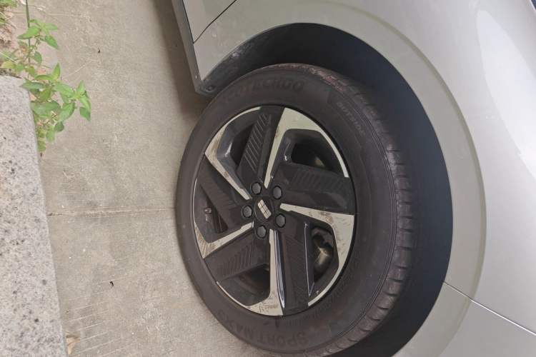 Used Geely Galaxy L6 2025 EM-i 140km Explorer+ Edition Right Front Wheel Hub