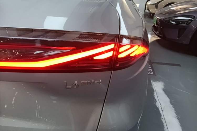 Used Geely Galaxy L6 2025 EM-i 140km Starship Edition Right Rear Taillight