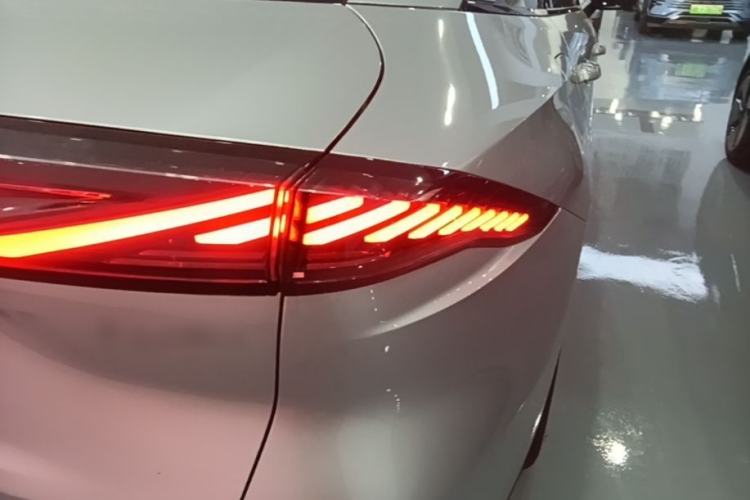 Used Geely Galaxy L6 2025 EM-i 140km Starship Edition Right Rear Taillight