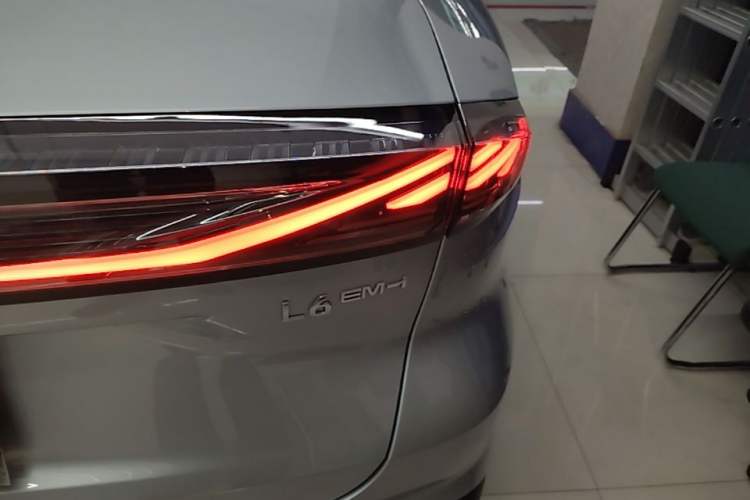 Used Geely Galaxy L6 2025 EM-i 140km Starship Edition Right Rear Taillight