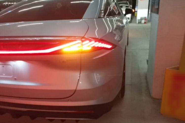 Used Geely Galaxy L6 2025 EM-i 140km Starship Edition Right Rear Taillight