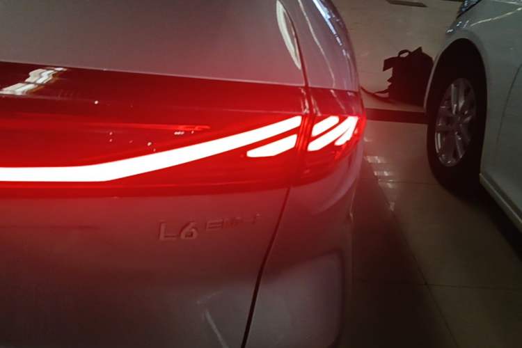 Used Geely Galaxy L6 2025 EM-i 140km Explorer+ Edition Right Rear Taillight