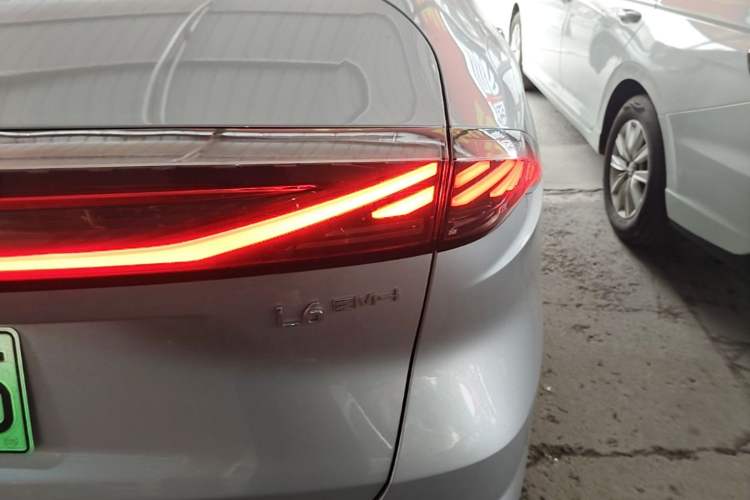Used Geely Galaxy L6 2025 EM-i 140km Explorer+ Edition Right Rear Taillight