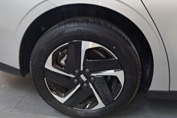 Used Geely Galaxy L6 2025 EM-i 140km Starship Edition Right Rear Wheel Hub