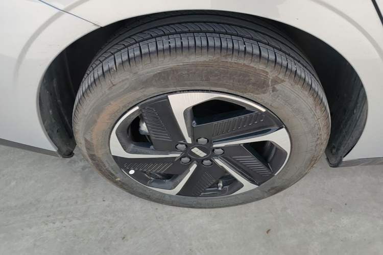 Used Geely Galaxy L6 2025 EM-i 140km Starship Edition Right Rear Wheel Hub