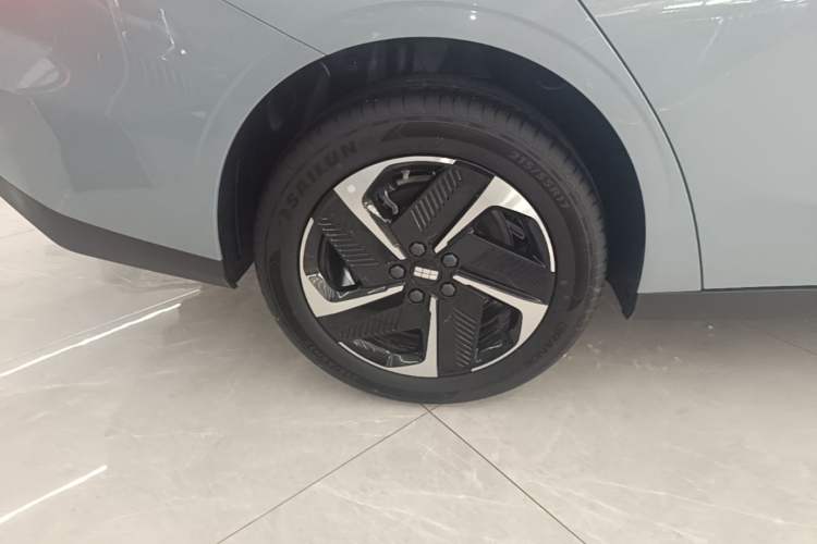 Used Geely Galaxy L6 2025 EM-i 140km Explorer+ Edition Right Rear Wheel Hub