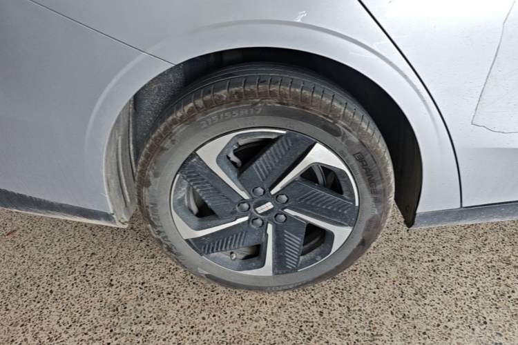 Used Geely Galaxy L6 2025 EM-i 140km Starship Edition Right Rear Wheel Hub