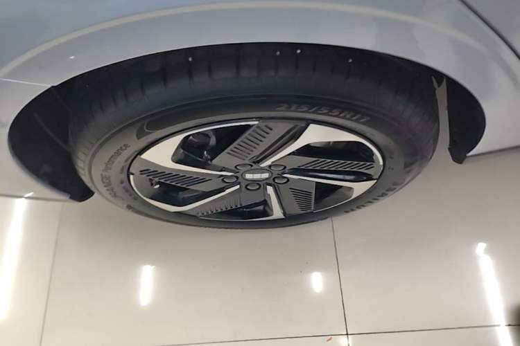 Used Geely Galaxy L6 2025 EM-i 140km Starship Edition Right Rear Wheel Hub