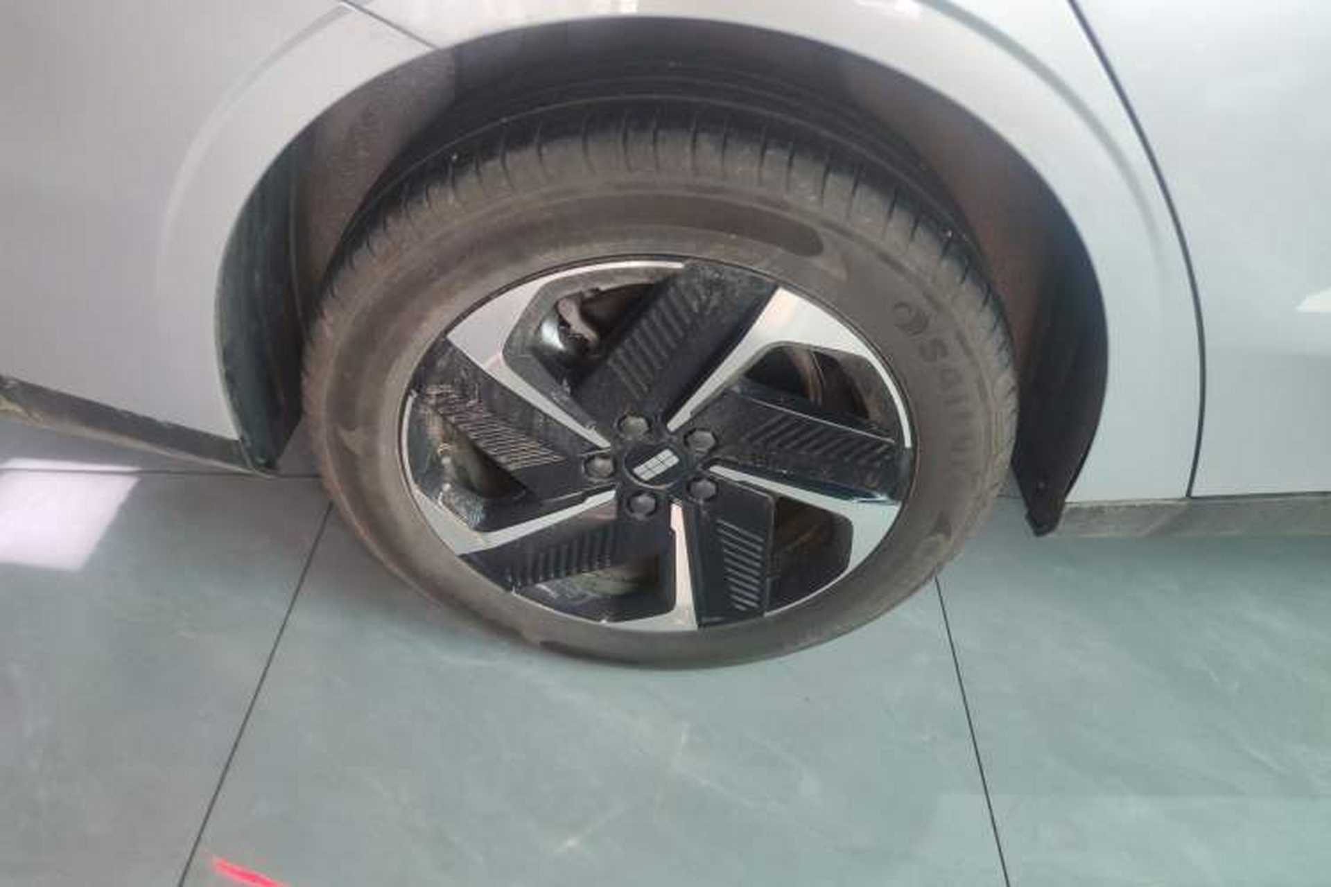 Used Geely Galaxy L6 2025 EM-i 140km Starship Edition Right Rear Wheel Hub