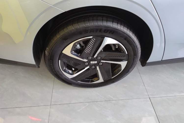 Used Geely Galaxy L6 2025 EM-i 140km Starship Edition Right Rear Wheel Hub