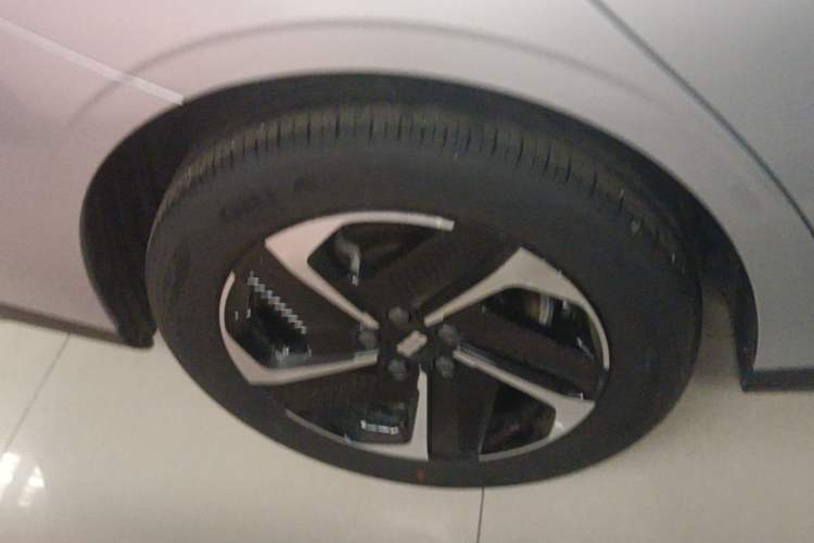 Used Geely Galaxy L6 2025 EM-i 140km Explorer+ Edition Right Rear Wheel Hub