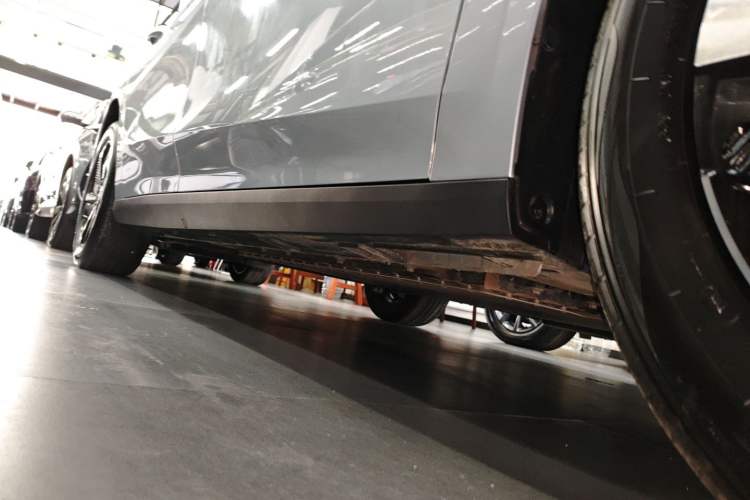 Used Geely Galaxy L6 2025 EM-i 140km Starship Edition Right Side Sill