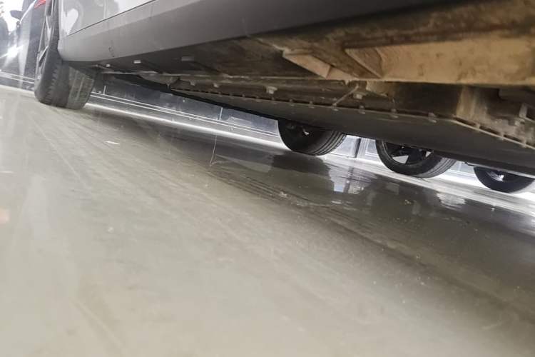 Used Geely Galaxy L6 2025 EM-i 140km Starship Edition Right Side Sill