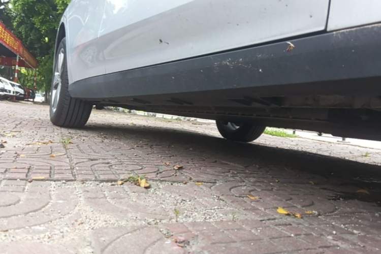 Used Geely Galaxy L6 2025 EM-i 140km Long-Range Version Right Side Sill