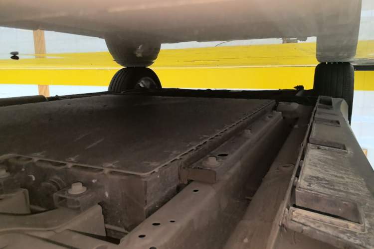 Used Geely Galaxy L6 2025 EM-i 140km Long-Range Version Right Side Sill