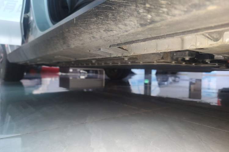 Used Geely Galaxy L6 2025 EM-i 140km Starship Edition Right Side Sill