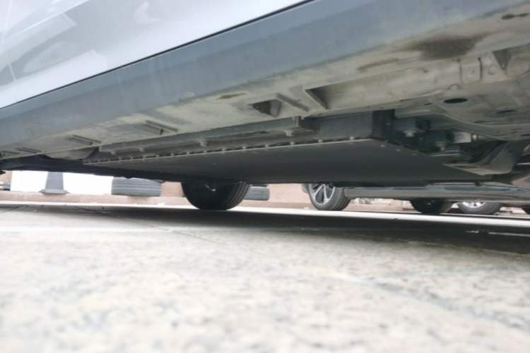 Used Geely Galaxy L6 2025 EM-i 140km Starship Edition Right Side Sill