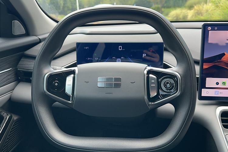 Used Geely Galaxy L6 2025 EM-i 140km Long-Range Version Steering Wheel