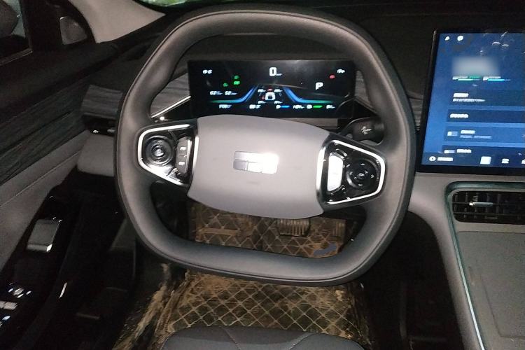 Used Geely Galaxy L6 2025 EM-i 140km Long-Range Version Steering Wheel