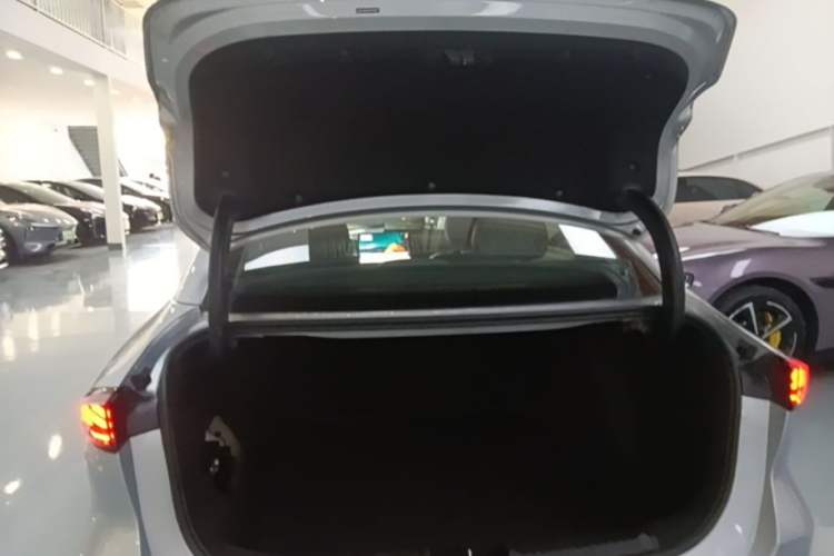 Used Geely Galaxy L6 2025 EM-i 140km Starship Edition Trunk