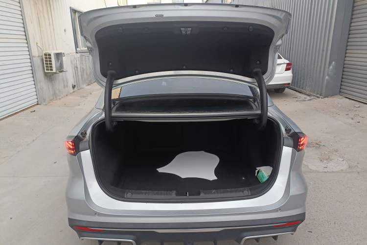 Used Geely Galaxy L6 2025 EM-i 140km Starship Edition Trunk