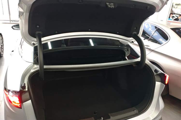Used Geely Galaxy L6 2025 EM-i 140km Starship Edition Trunk