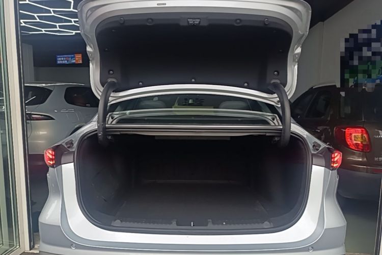 Used Geely Galaxy L6 2025 EM-i 140km Starship Edition Trunk