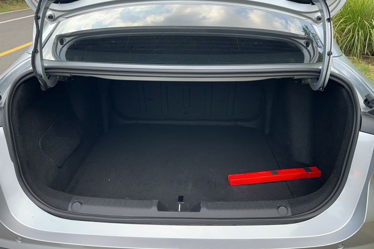 Used Geely Galaxy L6 2025 EM-i 140km Long-Range Version Trunk