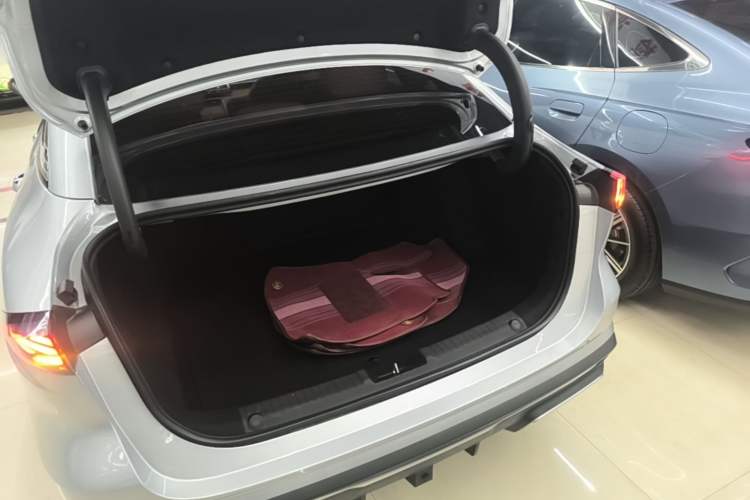Used Geely Galaxy L6 2025 EM-i 140km Starship Edition Trunk