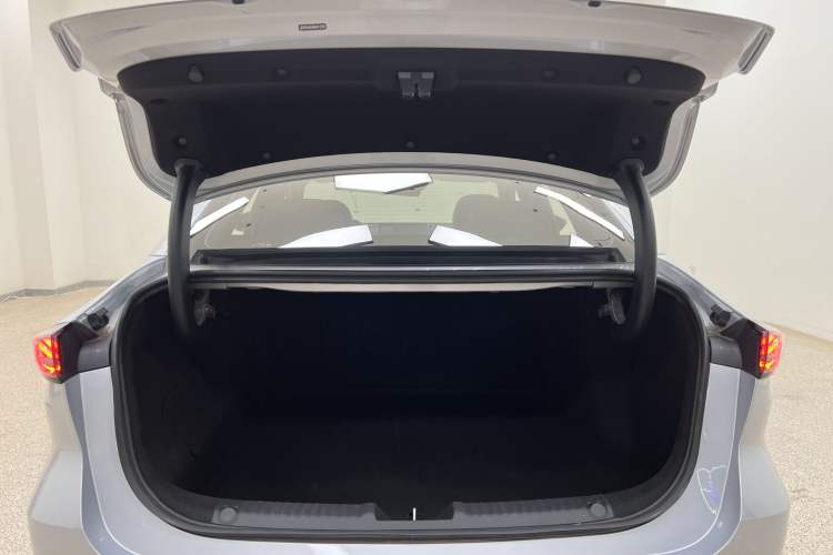 Used Geely Galaxy L6 2025 EM-i 140km Starship Edition Trunk