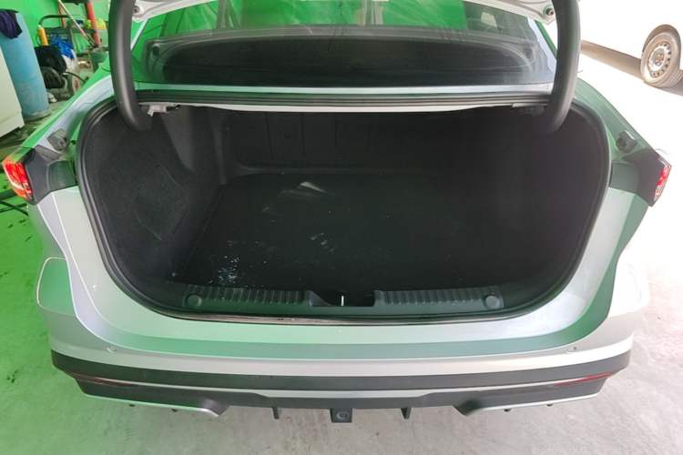 Used Geely Galaxy L6 2025 EM-i 140km Starship Edition Trunk