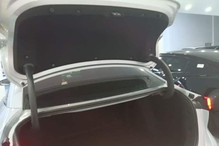 Used Geely Galaxy L6 2025 EM-i 140km Starship Edition Trunk