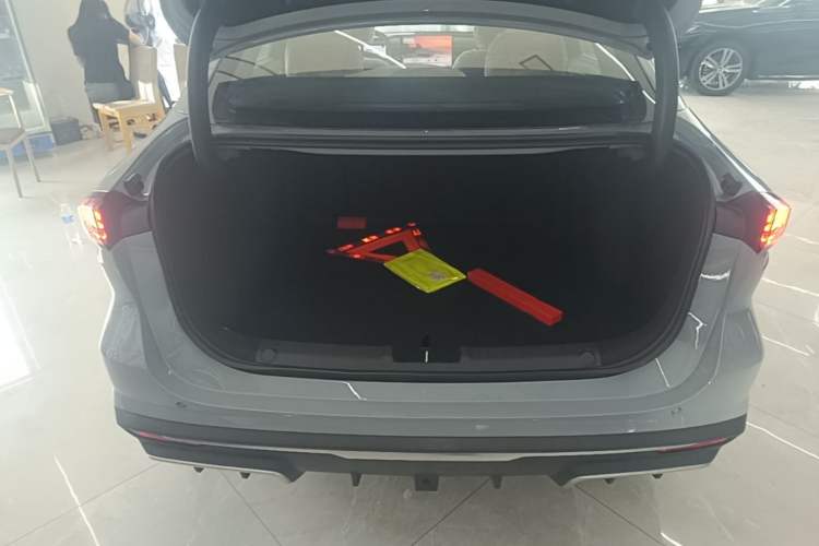 Used Geely Galaxy L6 2025 EM-i 140km Explorer+ Edition Trunk