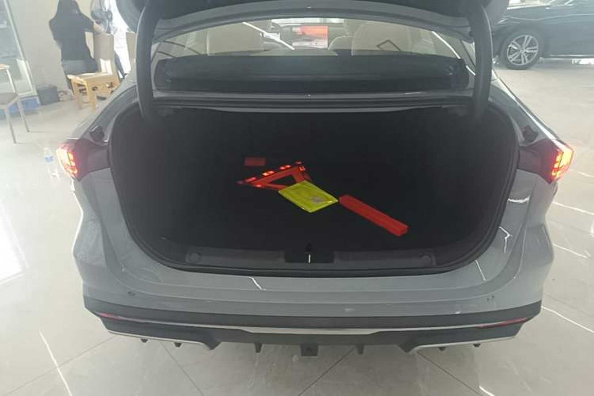 Used Geely Galaxy L6 2025 EM-i 140km Explorer+ Edition Trunk