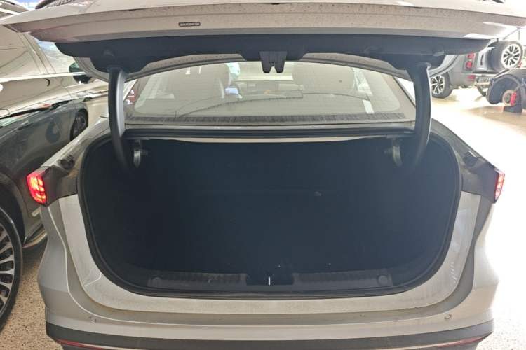 Used Geely Galaxy L6 2025 EM-i 140km Starship Edition Trunk