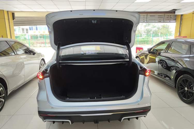 Used Geely Galaxy L6 2025 EM-i 140km Starship Edition Trunk