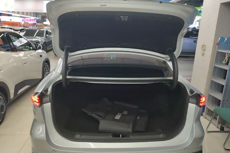 Used Geely Galaxy L6 2025 EM-i 140km Starship Edition Trunk