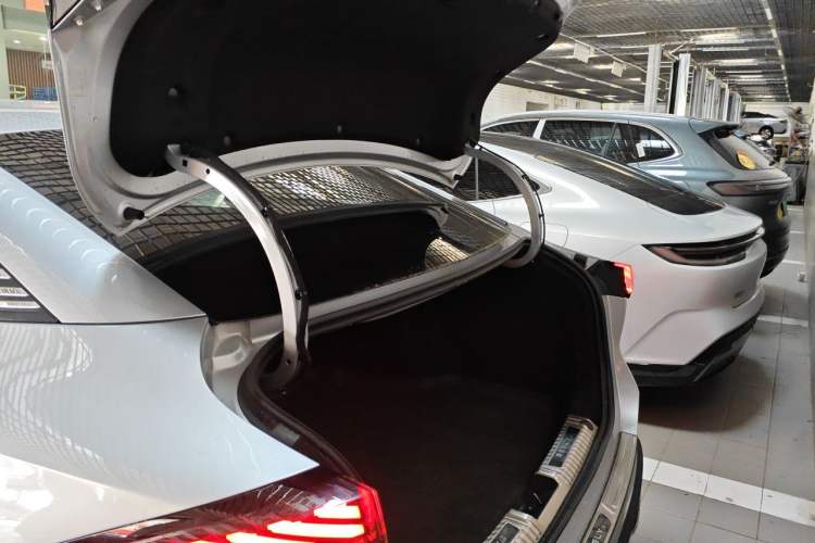 Used Geely Galaxy L6 2025 EM-i 60km Launch Edition Trunk