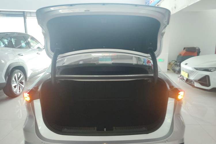 Used Geely Galaxy L6 2025 EM-i 140km Starship Edition Trunk