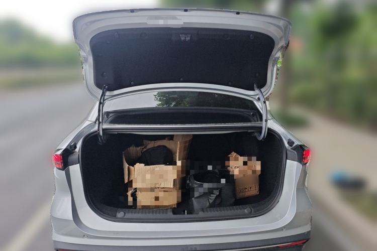 Used Geely Galaxy L6 2025 EM-i 60km Launch Edition Trunk