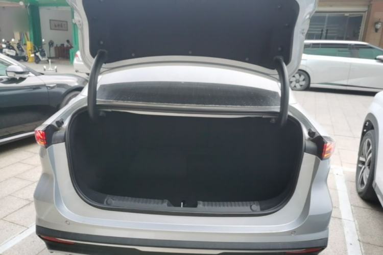 Used Geely Galaxy L6 2025 EM-i 140km Starship Edition Trunk