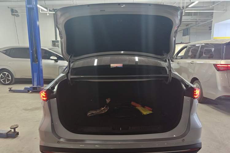 Used Geely Galaxy L6 2025 EM-i 60km Launch Edition Trunk