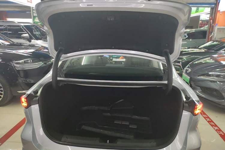Used Geely Galaxy L6 2025 EM-i 140km Starship Edition Trunk