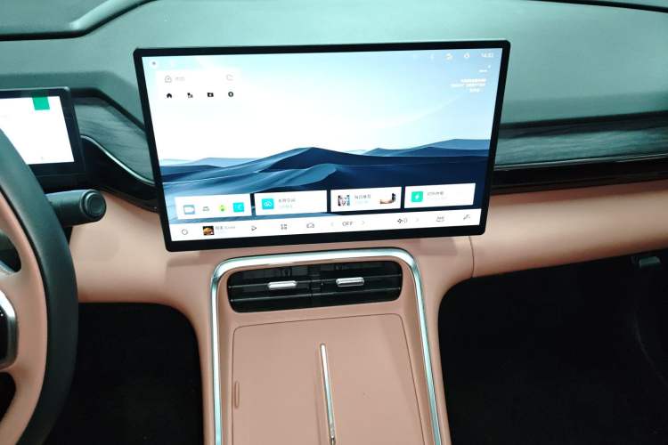 Used Geely Galaxy L6 2025 EM-i 140km Explorer+ Edition Audio And AC Panel