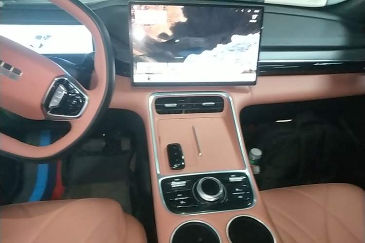 Used Geely Galaxy L6 2025 EM-i 140km Explorer+ Edition Audio And AC Panel