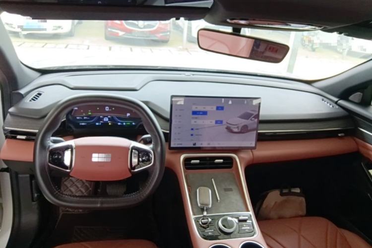 Used Geely Galaxy L6 2025 EM-i 140km Long-Range Version Center Console